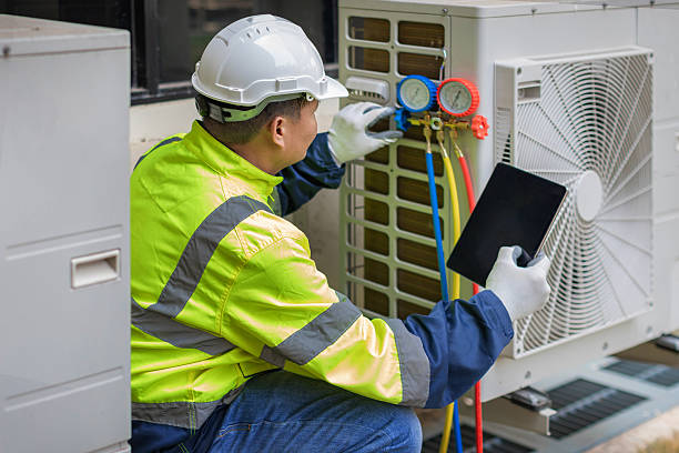 Professional Ac Installation technician working in Wood River, IL